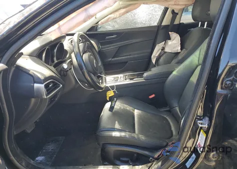 2018 Jaguar Xe z USA, uszkodzony, nr VIN SAJAR4FX9JCP39245